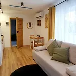 W Sercu Gor Z Ogrodem Апартаменты Валбжих